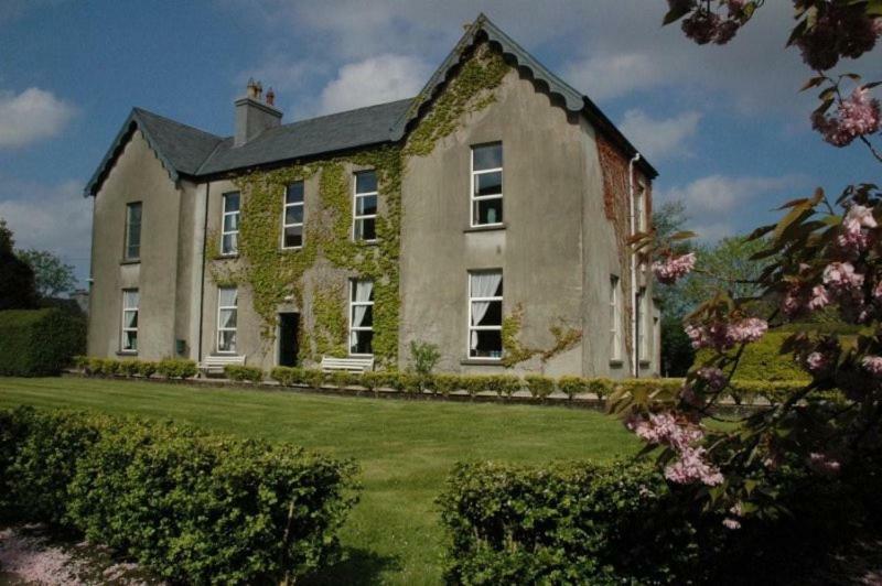 The Old Monastery Guesthouse Cahersiveen Esterno foto