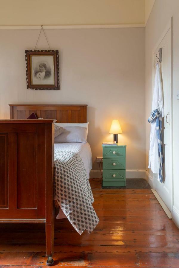 The Old Monastery Guesthouse Cahersiveen Esterno foto